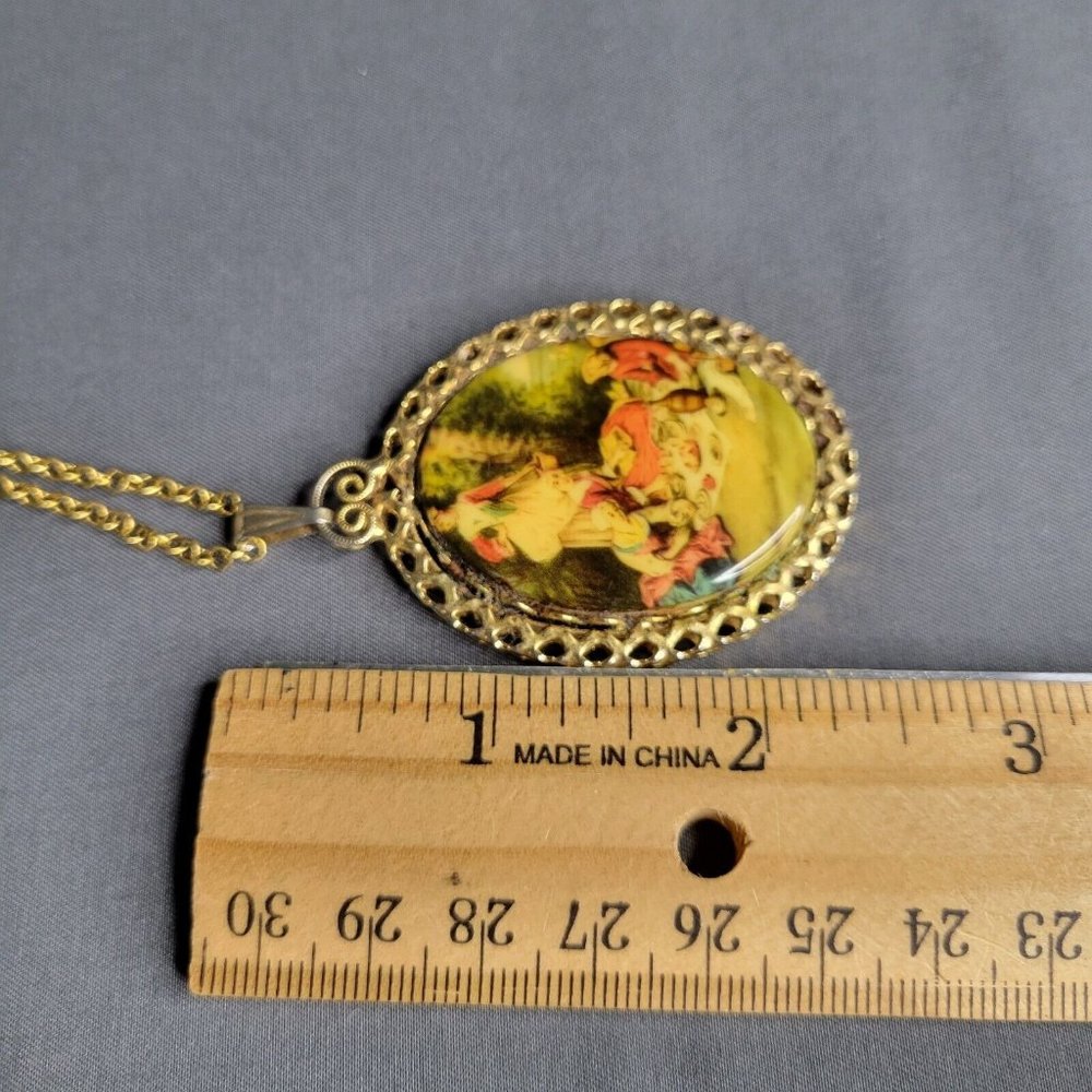 Womens Gold Tone Round Link Chain Colonial Scene Pendant Necklace Earrings Set - Picture 8 of 10